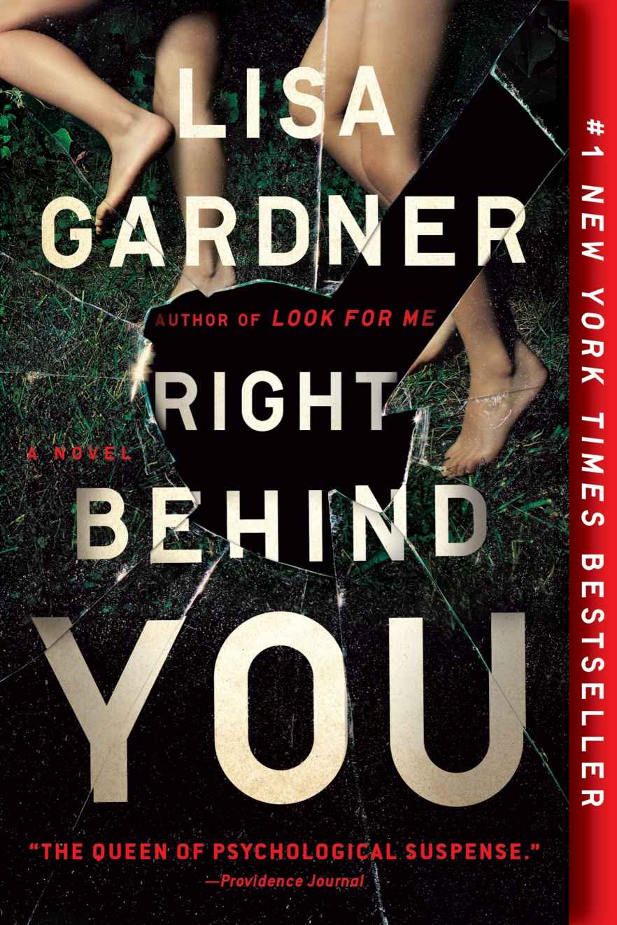 Right Behind You (An FBI Profiler Novel)